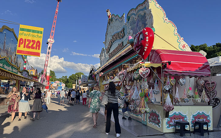 Wiener Eispalast auf der Maidult Regensburg (©Foto: Martin Schmitz
